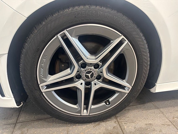 Mercedes-Benz A180 d 4 of 5