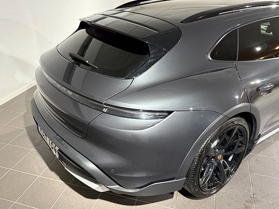 Porsche Taycan 5 of 5