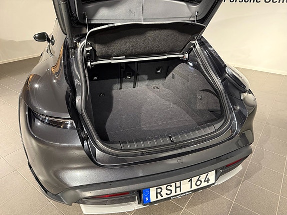 Porsche Taycan 7 of 14