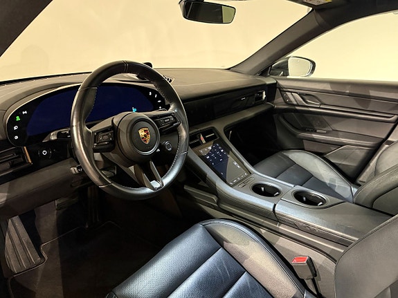 Porsche Taycan 9 of 14