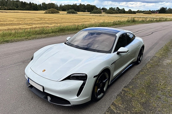 Porsche Taycan Turbo S 20 of 27