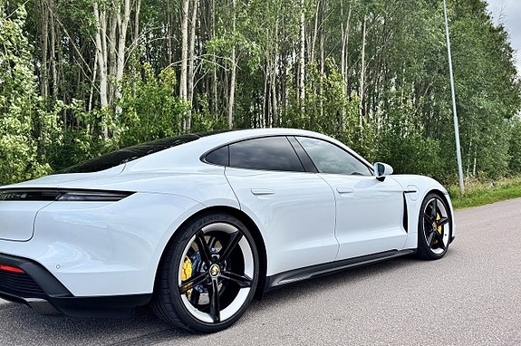 Porsche Taycan Turbo S 13 of 27