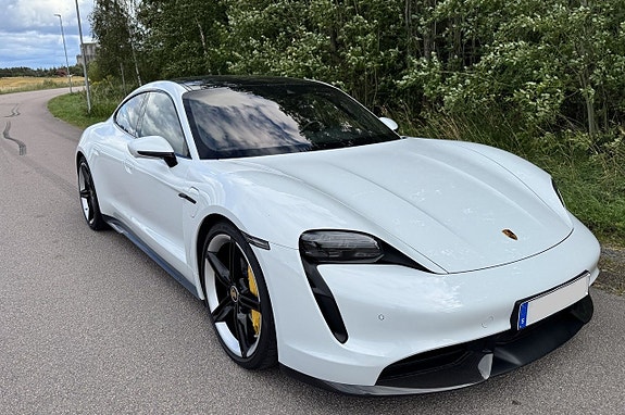 Porsche Taycan Turbo S 9 of 27
