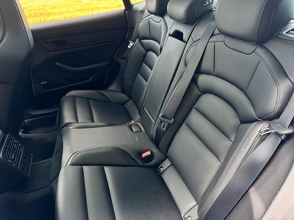 Porsche Taycan Turbo S 6 of 27