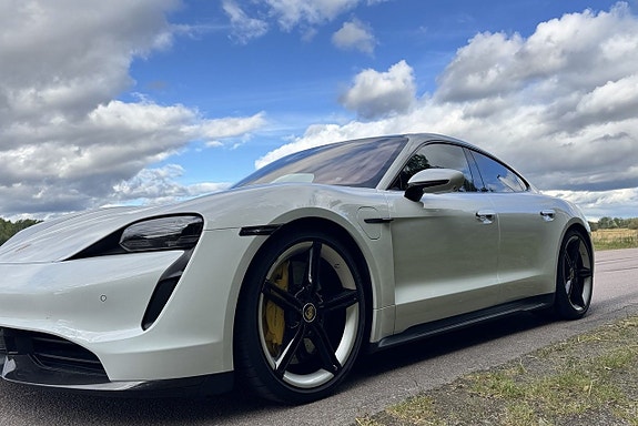 Porsche Taycan Turbo S 19 of 27