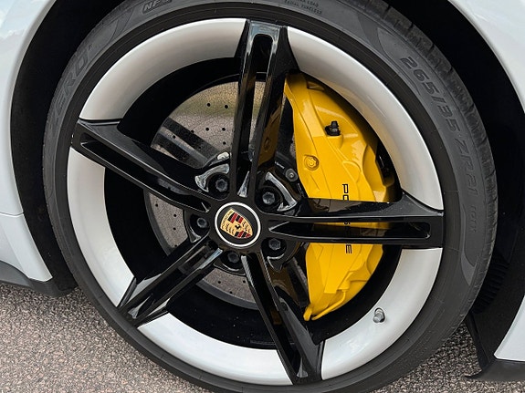 Porsche Taycan Turbo S 3 of 5
