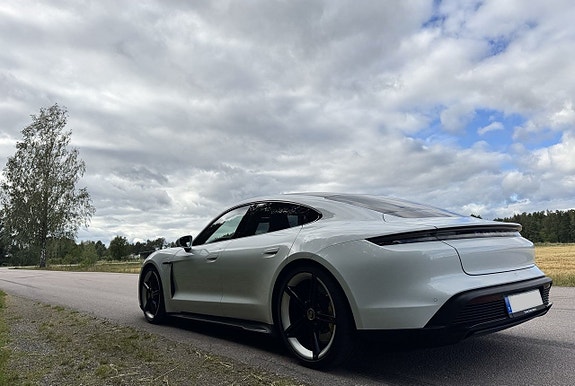 Porsche Taycan Turbo S 15 of 27