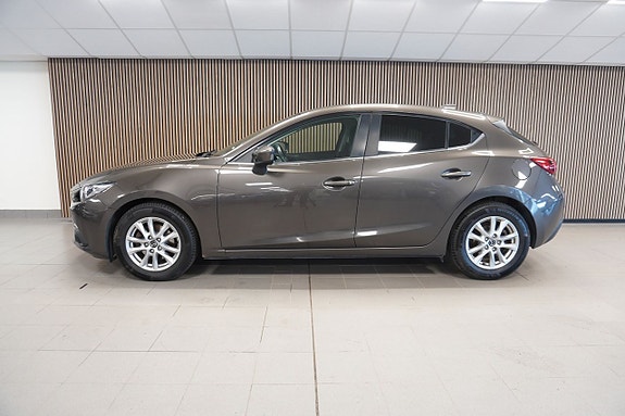 Mazda 3 4 of 5