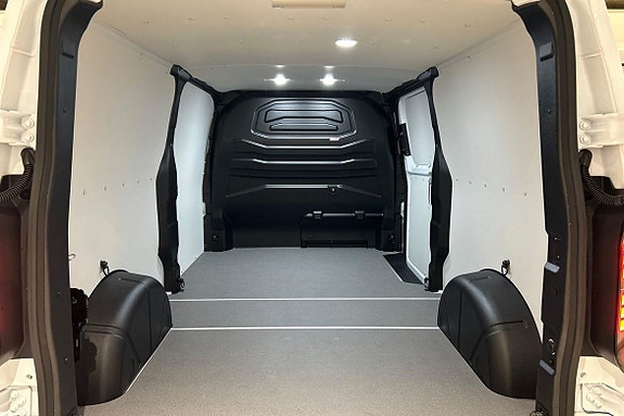 Volkswagen Transporter 9 of 18