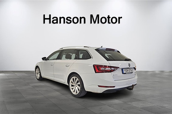 Skoda Superb 2 of 5