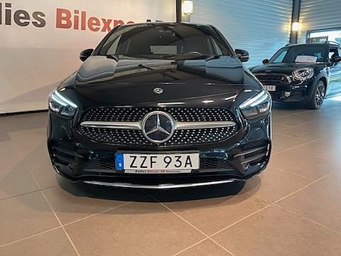 Mercedes-Benz B200 9 of 16