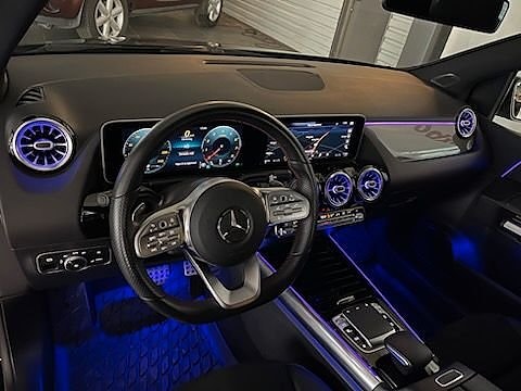 Mercedes-Benz B200 4 of 5
