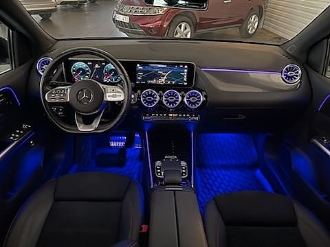 Mercedes-Benz B200 2 of 5