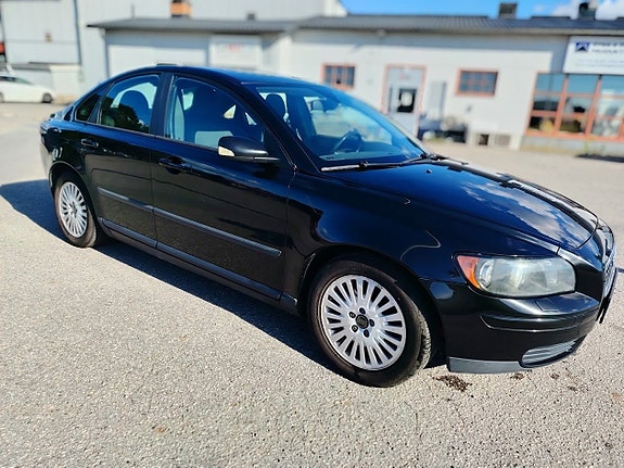 Volvo S40 2 of 5