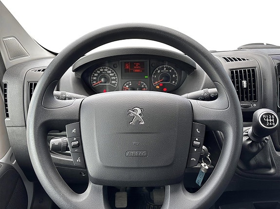 Peugeot Boxer 12 of 22