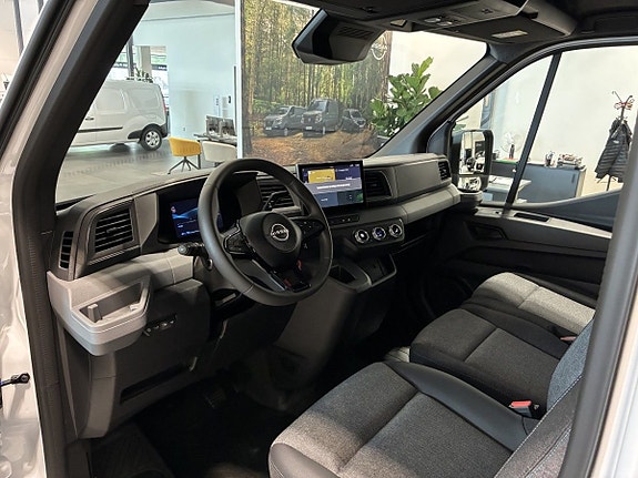 Nissan Interstar 7 of 9