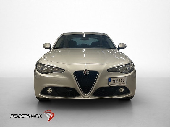 Alfa Romeo Giulia 2 of 27