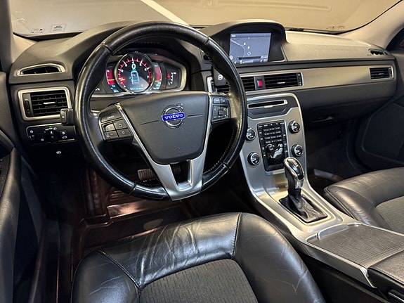 Volvo V70 11 of 17