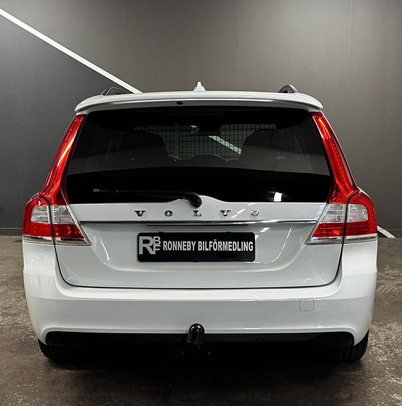 Volvo V70 8 of 17