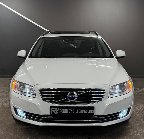Volvo V70 2 of 5