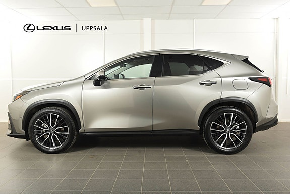 Lexus NX450h+ 3 of 19