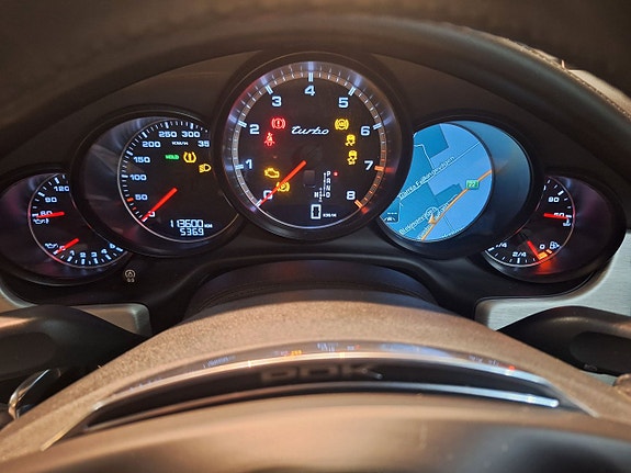 Porsche Panamera Turbo 8 of 18