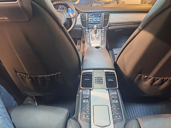 Porsche Panamera Turbo 10 of 18