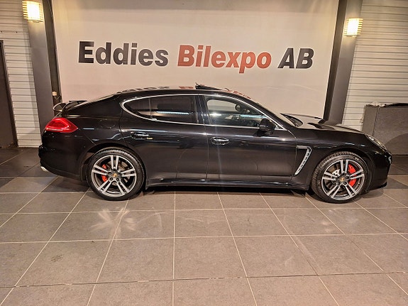 Porsche Panamera Turbo 3 of 5
