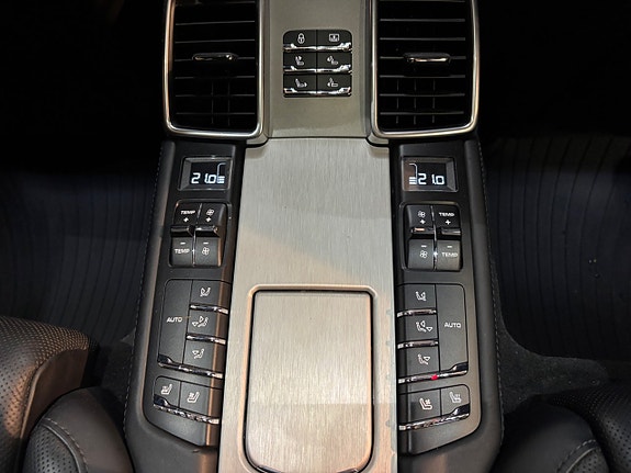 Porsche Panamera Turbo 14 of 20