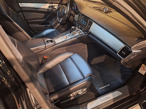 Porsche Panamera Turbo 12 of 18
