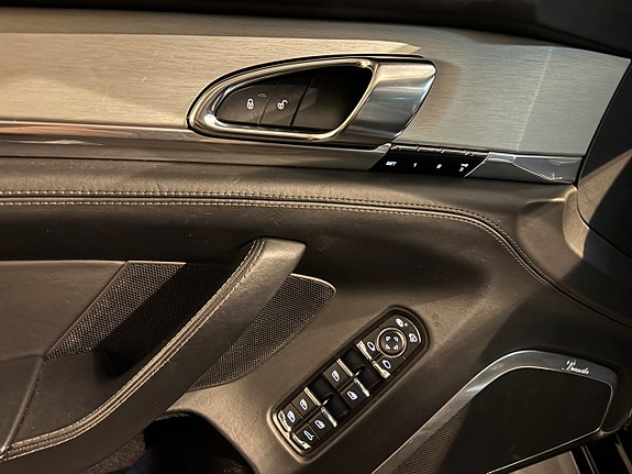 Porsche Panamera Turbo 13 of 20