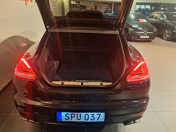 Porsche Panamera Turbo 16 of 18