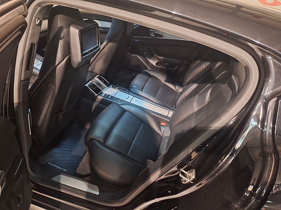 Porsche Panamera Turbo 13 of 18