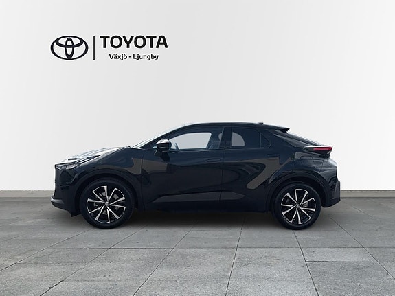 Toyota C-HR 3 of 5
