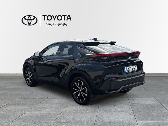 Toyota C-HR 2 of 5