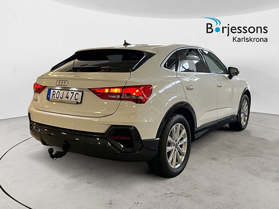 Audi Q3 3 of 5