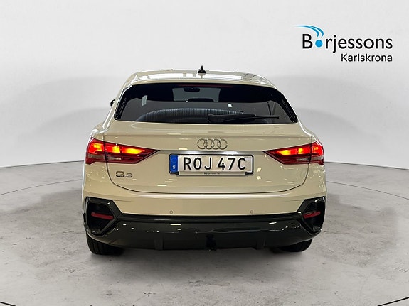 Audi Q3 4 of 5