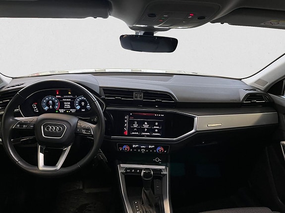 Audi Q3 9 of 15