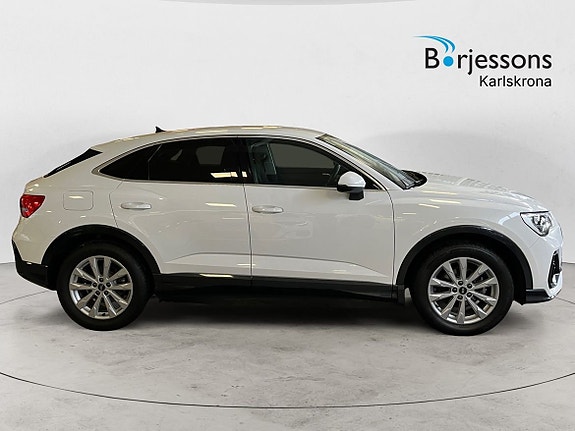 Audi Q3 2 of 5