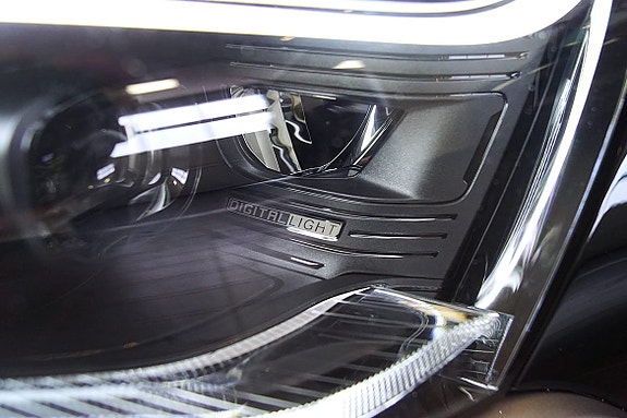 Mercedes-Benz E220 3 of 5