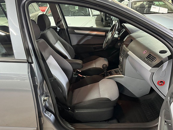 Opel Astra 8 of 14