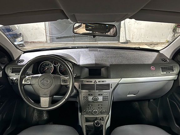 Opel Astra 12 of 14