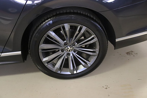 Volkswagen Passat 7 of 13