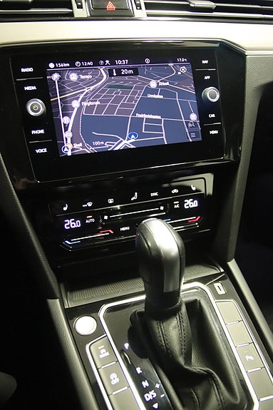 Volkswagen Passat 9 of 13