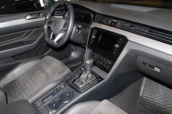 Volkswagen Passat 2 of 5
