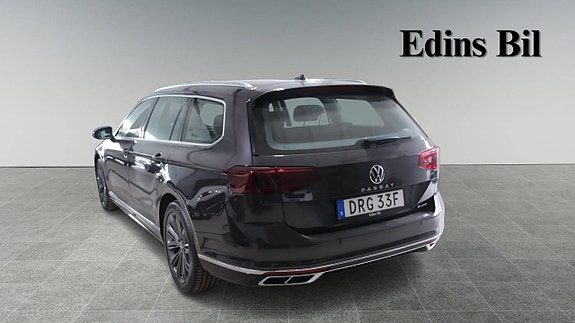 Volkswagen Passat 11 of 14