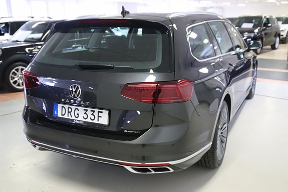 Volkswagen Passat 12 of 13