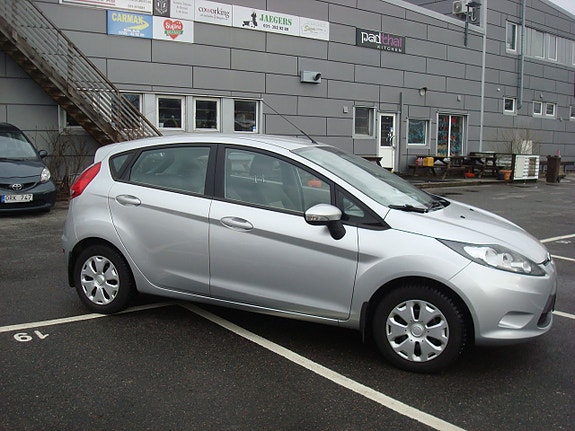 Ford Fiesta 3 of 5