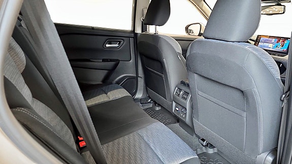 Nissan X-Trail 5 of 16