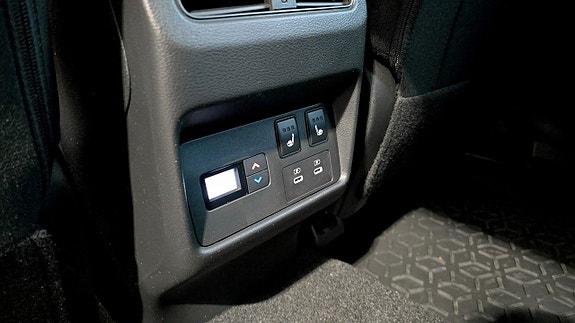 Nissan X-Trail 16 of 16
